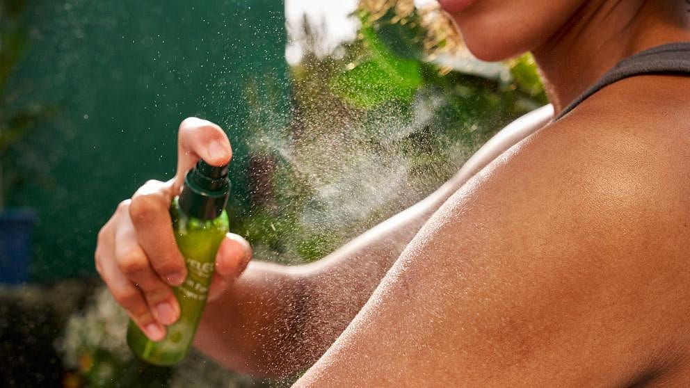 Nowy Skin Food Ultra lekki suchy olejek szybko się wchłania oraz intensywnie nawilża, dzięki czemu skóra staje się cudownie miękka i zyskuje efekt glow.